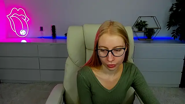 Alina Blonde online show from 3, 10, 2025