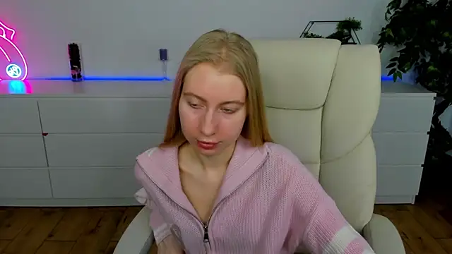 Snapshot of Alina_Blonde chatting on 4, 3, 2026 Alina Blonde online show from 4, 3, 2026