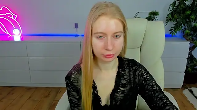 Snapshot of Alina_Blonde chatting on 14, 3, 2026 Alina Blonde online show from 14, 3, 2026