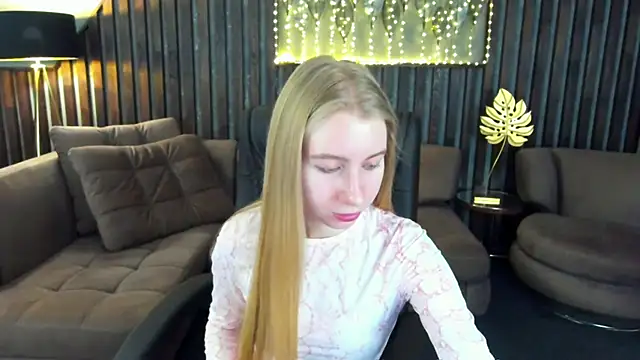 Snapshot of Alina_Blonde chatting on 15, 3, 2026 Alina Blonde online show from 15, 3, 2026