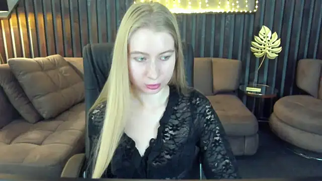 Snapshot of Alina_Blonde chatting on 28, 3, 2026 Alina Blonde online show from 28, 3, 2026