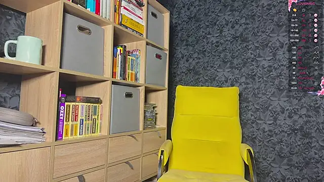 Snapshot of AzureEyes chatting on 12, 10, 2025 AzureEyes online show from 12, 10, 2025