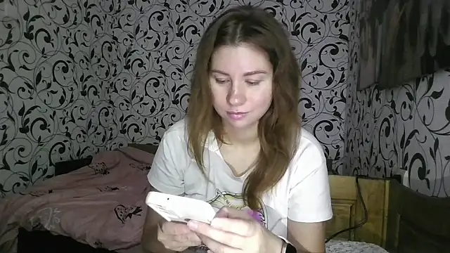 Snapshot of YourEmilie chatting on 19, 9, 2025 YourEmilie online show from 19, 9, 2025