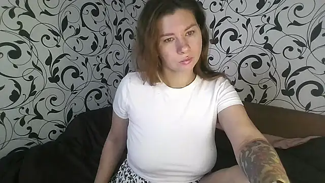 Snapshot of YourEmilie chatting on 28, 10, 2025 YourEmilie online show from 28, 10, 2025