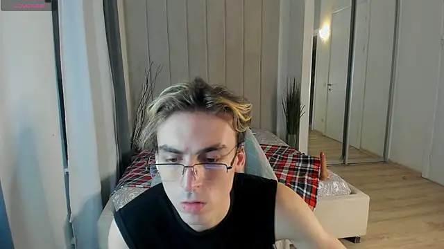 OLIVER  MARTINEZ online show from 24, 9, 2025