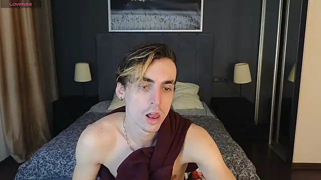 OLIVER  MARTINEZ online show from 28, 9, 2025