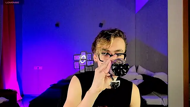 OLIVER  MARTINEZ online show from 13, 10, 2025