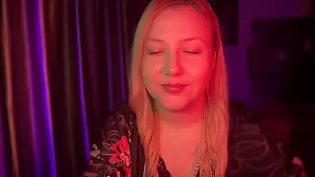 Snapshot of BikiHellena chatting on 10, 11, 2025 BikiHellena online show from 10, 11, 2025