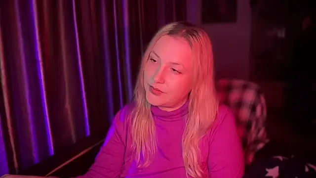 Snapshot of BikiHellena chatting on 28, 11, 2025 BikiHellena online show from 28, 11, 2025