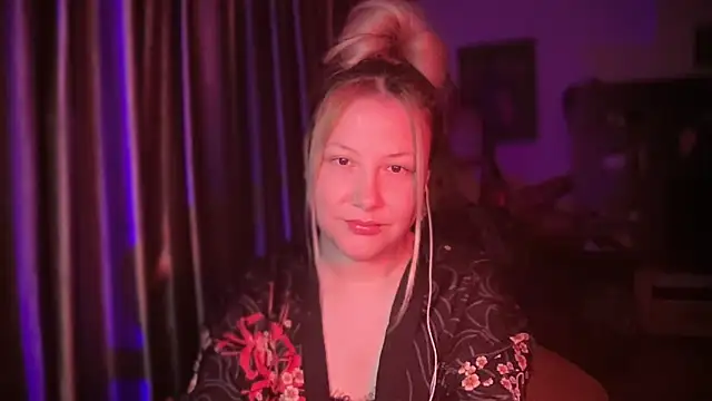 Snapshot of BikiHellena chatting on 8, 6, 2026 BikiHellena online show from 8, 6, 2026