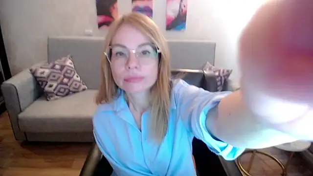 Snapshot of shy_hot_cat chatting on 16, 9, 2025 shy hot cat online show from 16, 9, 2025