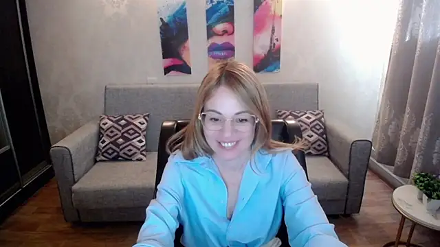 Snapshot of shy_hot_cat chatting on 18, 9, 2025 shy hot cat online show from 18, 9, 2025