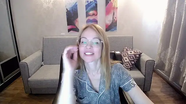 Snapshot of shy_hot_cat chatting on 22, 9, 2025 shy hot cat online show from 22, 9, 2025