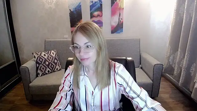 Snapshot of shy_hot_cat chatting on 24, 9, 2025 shy hot cat online show from 24, 9, 2025