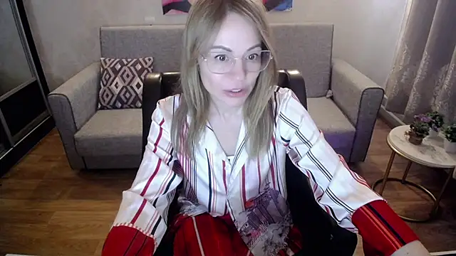 Snapshot of shy_hot_cat chatting on 6, 10, 2025 shy hot cat online show from 6, 10, 2025