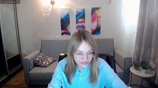 Snapshot of shy_hot_cat chatting on 20, 10, 2025 shy hot cat online show from 20, 10, 2025