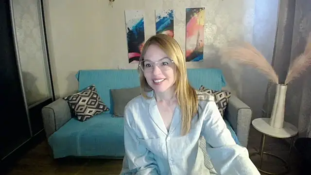 Snapshot of shy_hot_cat chatting on 19, 11, 2025 shy hot cat online show from 19, 11, 2025