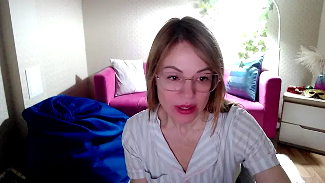 Snapshot of shy_hot_cat chatting on 29, 11, 2025 shy hot cat online show from 29, 11, 2025