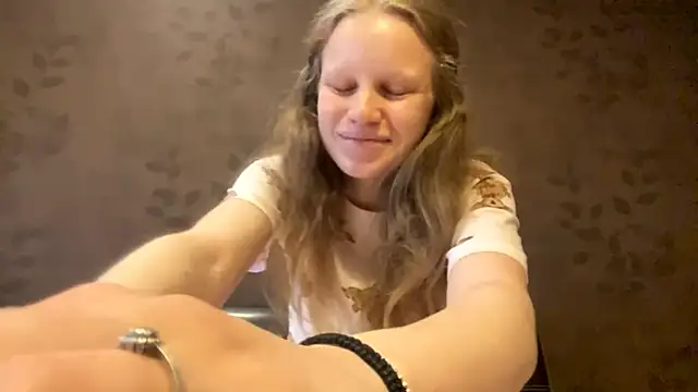 Snapshot of GlyndaCaver chatting on 27, 9, 2025 GlyndaCaver online show from 27, 9, 2025