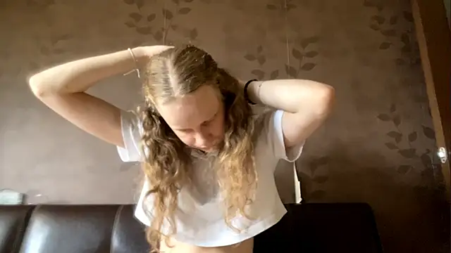 Snapshot of GlyndaCaver chatting on 3, 10, 2025 GlyndaCaver online show from 3, 10, 2025