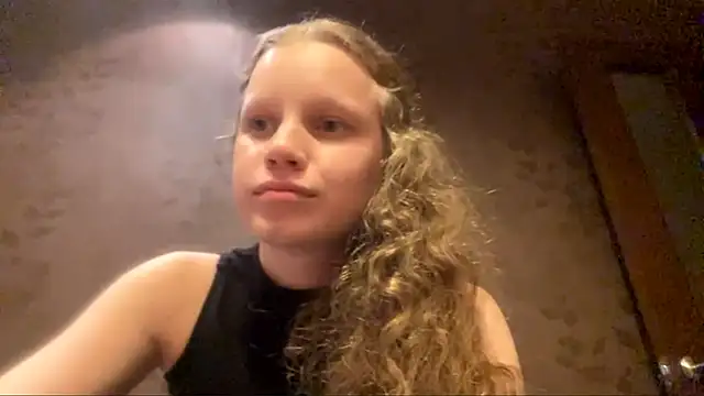 Snapshot of GlyndaCaver chatting on 11, 10, 2025 GlyndaCaver online show from 11, 10, 2025