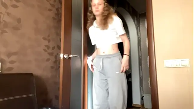 Snapshot of GlyndaCaver chatting on 12, 10, 2025 GlyndaCaver online show from 12, 10, 2025