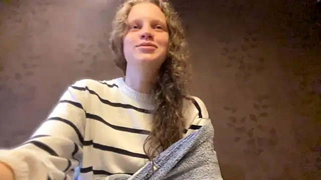 Snapshot of GlyndaCaver chatting on 19, 10, 2025 GlyndaCaver online show from 19, 10, 2025