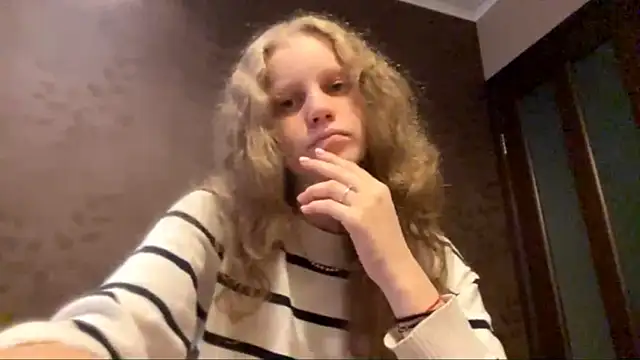 Snapshot of GlyndaCaver chatting on 21, 10, 2025 GlyndaCaver online show from 21, 10, 2025