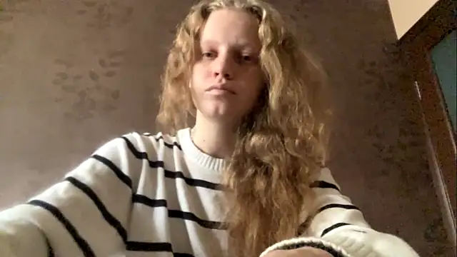 Snapshot of GlyndaCaver chatting on 24, 10, 2025 GlyndaCaver online show from 24, 10, 2025