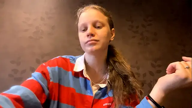 Snapshot of GlyndaCaver chatting on 26, 10, 2025 GlyndaCaver online show from 26, 10, 2025