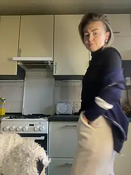 MartaLuna  online show from 4, 2, 2026