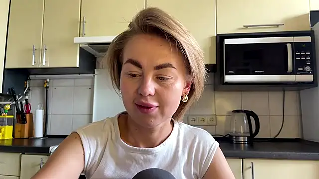 Snapshot of MartaLuna_ chatting on 15, 6, 2026 MartaLuna online show from 15, 6, 2026