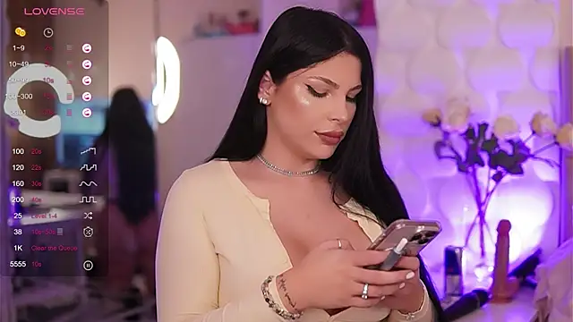 Snapshot of PlayfulAvalyn chatting on 9, 10, 2025 PlayfulAvalyn online show from 9, 10, 2025