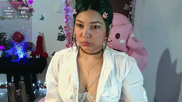 Snapshot of Maron_baez_18 chatting on 9, 5, 2026 Maron baez 18 online show from 9, 5, 2026