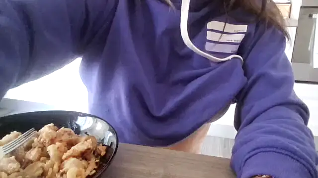 Snapshot of Camaleontica chatting on 4, 11, 2025 Camaleontica online show from 4, 11, 2025