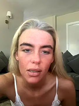 Snapshot of scouseblondie chatting on 16, 9, 2025 scouseblondie online show from 16, 9, 2025