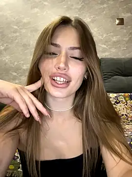 Elizabeth Tay online show from 23, 9, 2025