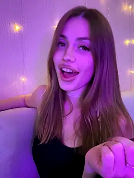 Elizabeth Tay online show from 8, 11, 2025