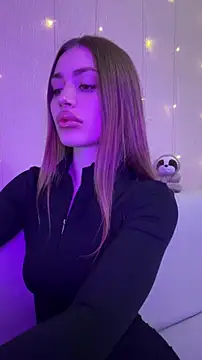 Elizabeth Tay online show from 15, 12, 2025