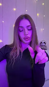 Elizabeth Tay online show from 17, 12, 2025