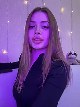 Elizabeth Tay online show from 18, 12, 2025