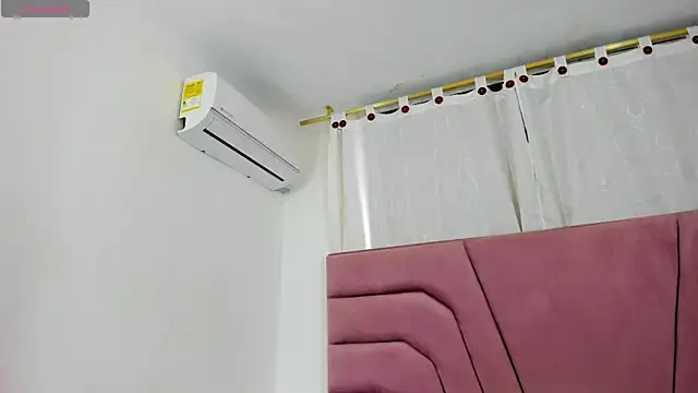 Snapshot of miajhonsonx chatting on 17, 12, 2025 miajhonsonx online show from 17, 12, 2025