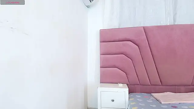 Snapshot of miajhonsonx chatting on 21, 3, 2026 miajhonsonx online show from 21, 3, 2026