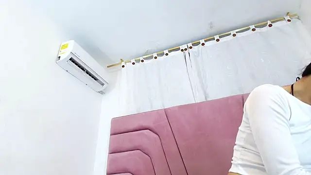 Snapshot of miajhonsonx chatting on 31, 3, 2026 miajhonsonx online show from 31, 3, 2026