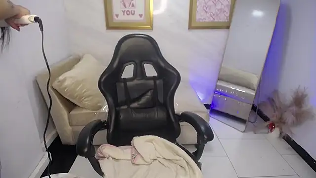 Mialover v online show from 7, 11, 2025