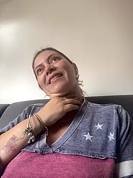 Snapshot of pamelaqenn_2 chatting on 25, 9, 2025 pamelaqenn 2 online show from 25, 9, 2025