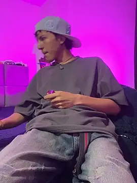 Snapshot of NaytonFreeman chatting on 6, 11, 2025 NaytonFreeman online show from 6, 11, 2025