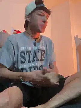 Snapshot of NaytonFreeman chatting on 19, 12, 2025 NaytonFreeman online show from 19, 12, 2025