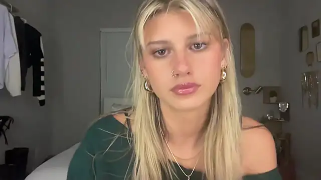 Snapshot of AnnGrayson chatting on 8, 10, 2025 AnnGrayson online show from 8, 10, 2025