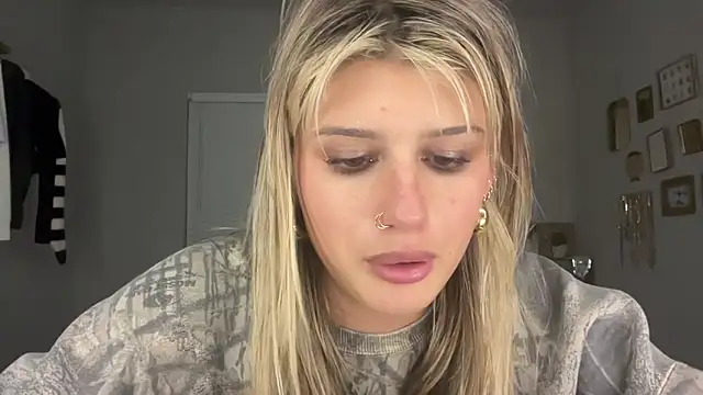 Snapshot of AnnGrayson chatting on 10, 10, 2025 AnnGrayson online show from 10, 10, 2025